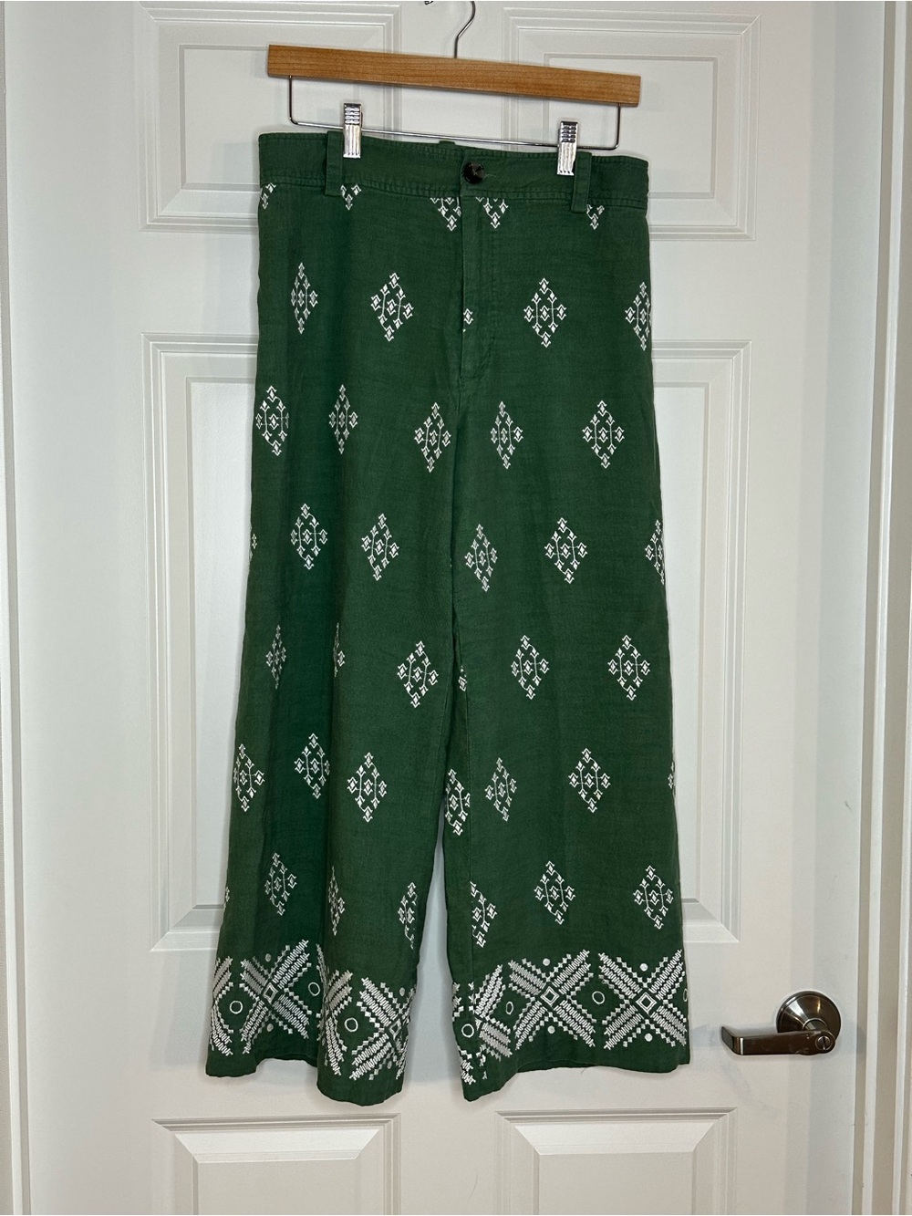 Zara Forest Green Wide-Leg Pants with White Pattern